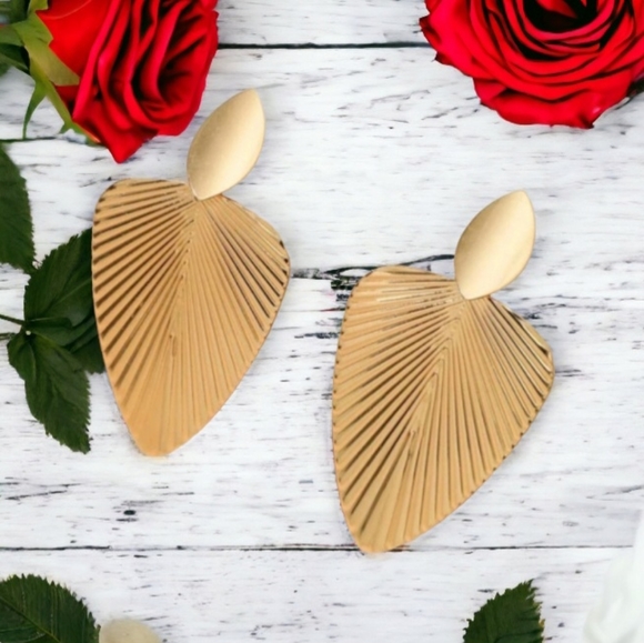 Textured Leaf Earrings - Picture 3 of 8